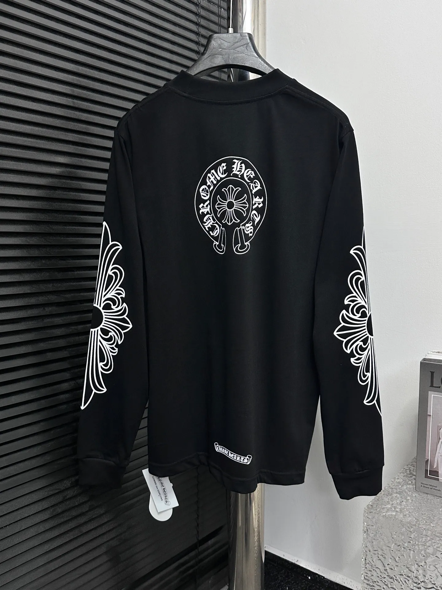 🅿️230 [Come Hearts] Crow Heart Graffiti Letters Limited Sanskrit Printed Long Sleeves, High Weight Threads on Collar and Cuffs, Custom Weaved and Dyed 280g Double Yarn Pure Cotton Fabric, Washed Anti-Counterfeiting Tags and other auxiliary labels are all correct versions, super conspicuous, super pretty, super stylish, same style for men and women! The overall upper body highlights fashion and individuality, and when worn together by a couple, it is a recommended T-shirt by the Street Ace!! Same style for men and women Size: XS-L